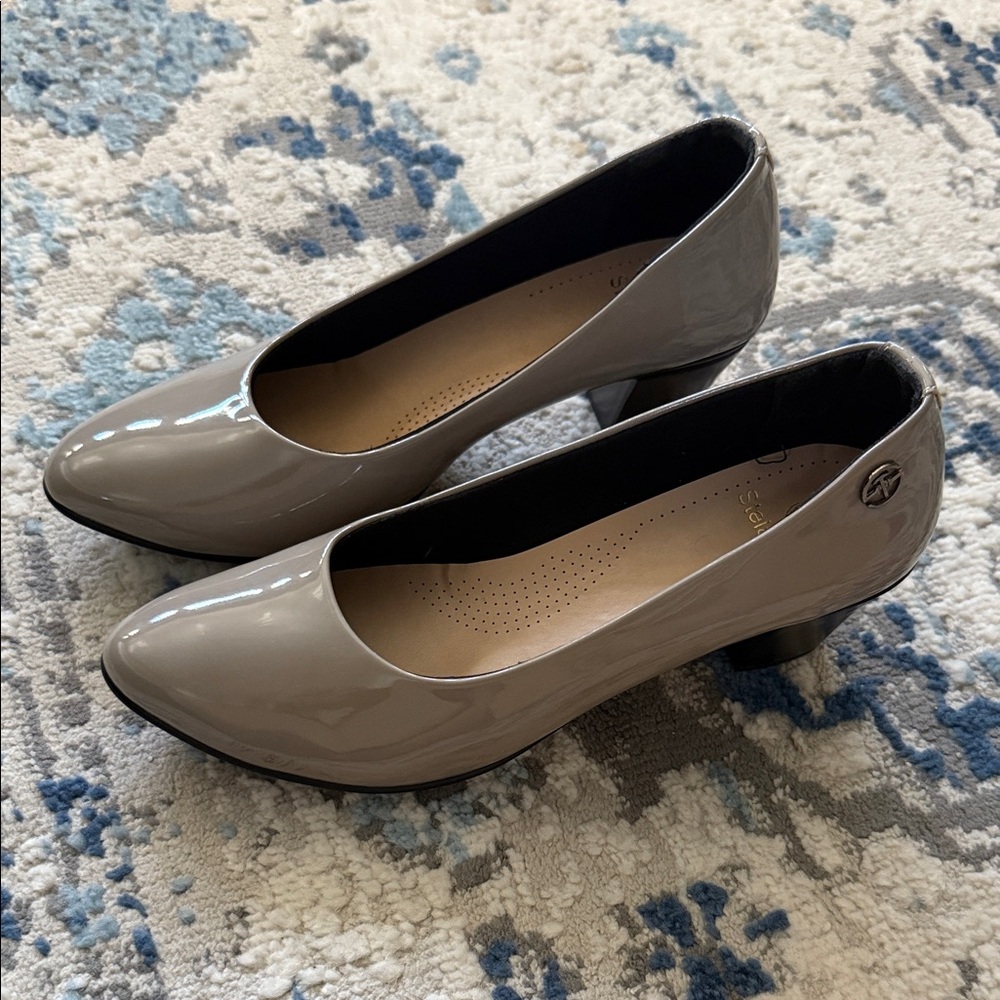 Glossy Gray Beige Heels. NWOT